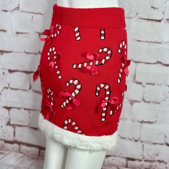 Christmas Red Knit Candy Cane Mini Skirt M Red Knit Red Bows Size Medium NWT - Picture 4 of 15